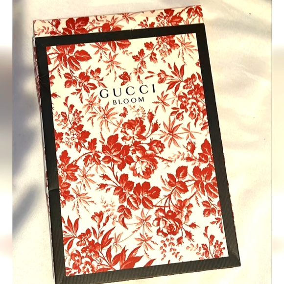 Gucci Bloom Zipper Pouch w/Gucci Box - NIB - Picture 2 of 11